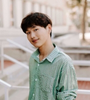 Zhiqi Y